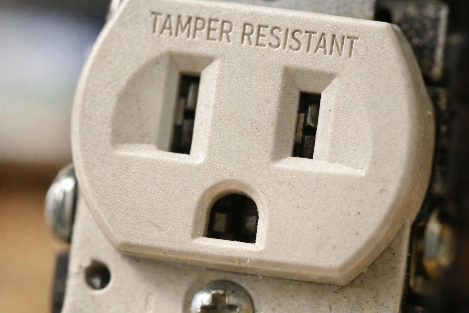 Tamper resistant outlet